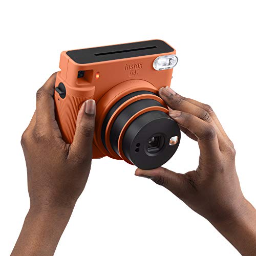 instax Square Sq1 Cámara Instantánea, Terracota Orange + Fujifilm Square Monocromo - Película Instantánea, 10 Fotos