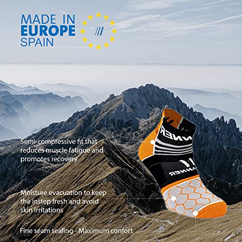 ULTRANNER - ATHOS | Calcetines para Trail Running Hombre y Mujer - Calcetines Coolmax Antiampollas Semi-Compresivos - Calcetines con Resistencia para Mayor Durabilidad - Color Naranja Talla 43 a 45