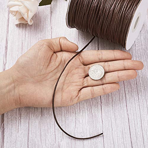 Craftdady Cuerda trenzada de 100 yardas de cuerda encerada de 1,5 mm de cuero sintético con carrete para hacer joyas, collar y pulsera, silla de montar marrón