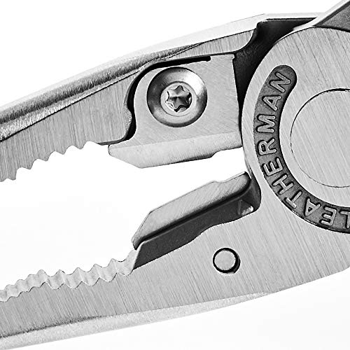 Leatherman Charge Plus TTi - Multiherramienta de titanio con bloqueo incluyendo navajas, alicates, sierra y destornillador, herramienta de camping y de pesca, hecha en los EE.UU., en acero inoxidable