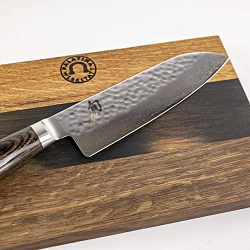 Palatina Werkstatt ® Kai Shun Premier Tim Mälzer | TDM-1702 | Santoku | hoja de 18 cm de acero de Damasco de 32 capas | + tabla de cortar hecha a mano de roble envejecido, 30 x 18 cm