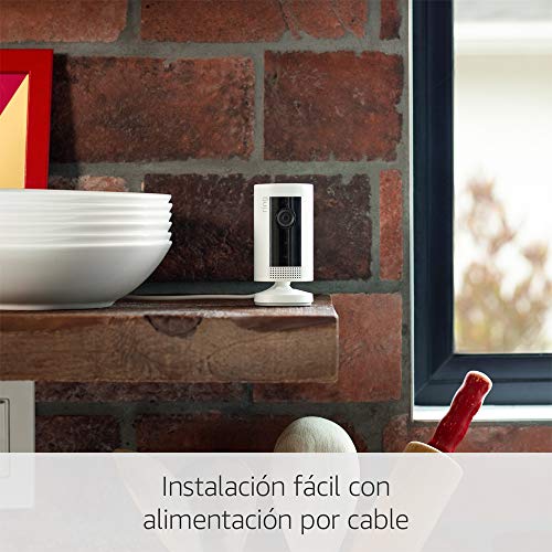 Ring Indoor Cam, una cámara de seguridad compacta, alimentación por cable, HD, comunicación bidireccional, compatible con Alexa | Incluye 30 días gratis del plan Ring Protect | Blanco