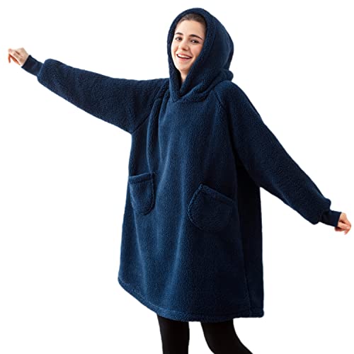 Bedsure Batamanta Mujer Polar Invierno - Bata Manta Hombre con Mangas, Sudadera Manta con Capucha, Blanket Hoodie de Tejido Felpa Suave con Bolsillo Frontal, Manta Bata Gigante Azul Oscuro, 95x85