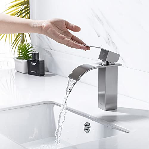 ONECE Grifo Lavabo en Cascada, Grifo de Lavabo de Baño, Grifos Mezclador de Baño de Latón Monomando, Grifo de Baño de Diseño Elegante, Función Frío y Caliente, Superficie Cepillada Antihuellas