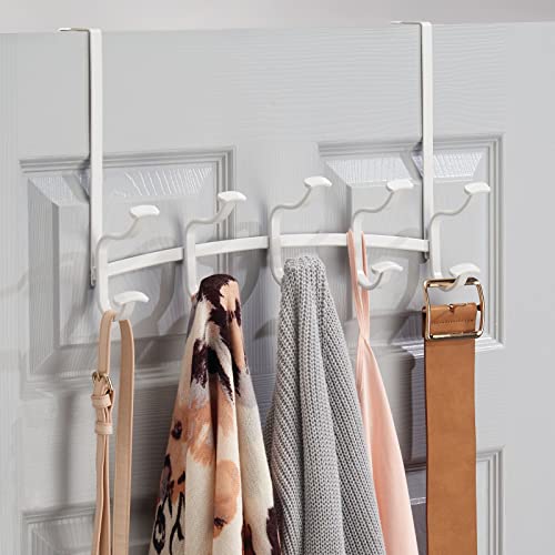 mDesign Perchero de Puerta metálico con 10 Ganchos – Elegante Colgador de Puerta para Abrigos, Chaquetas, pañuelos o Bolsos – Práctico cuelga Ropa para Colocar sobre la Puerta – Blanco Mate