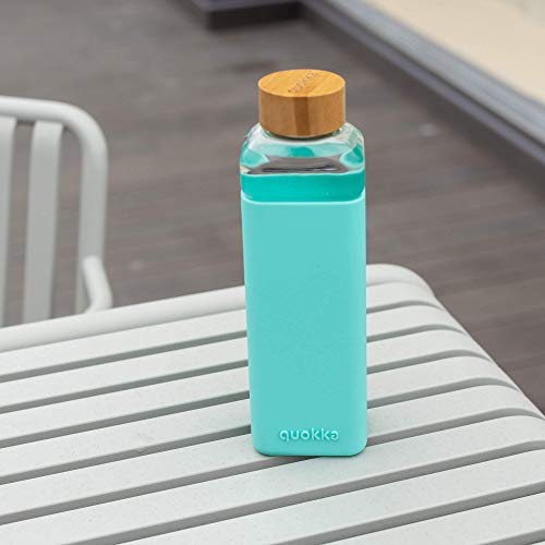 Quokka Storm - Teal 700 ML | Botella De Agua Cuadrada De Cristal Sin BPA |Botella De Agua Reutilizable De Vidrio De Borosilicato con Funda De Silicona Y Tapón De Bambú