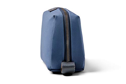 Bellroy Dopp Kit, neceser de tejido impermeable para viaje (cosméticos, perfume, kit de afeitado, peine, cepillo de dientes) - Marine Blue