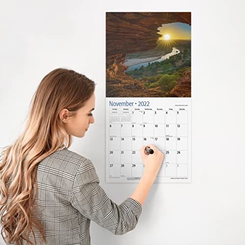 RED EMBER National Parks World Tour 2022 - Calendario de pared colgante (30,5 x 60 cm, papel grueso y resistente, regalable)